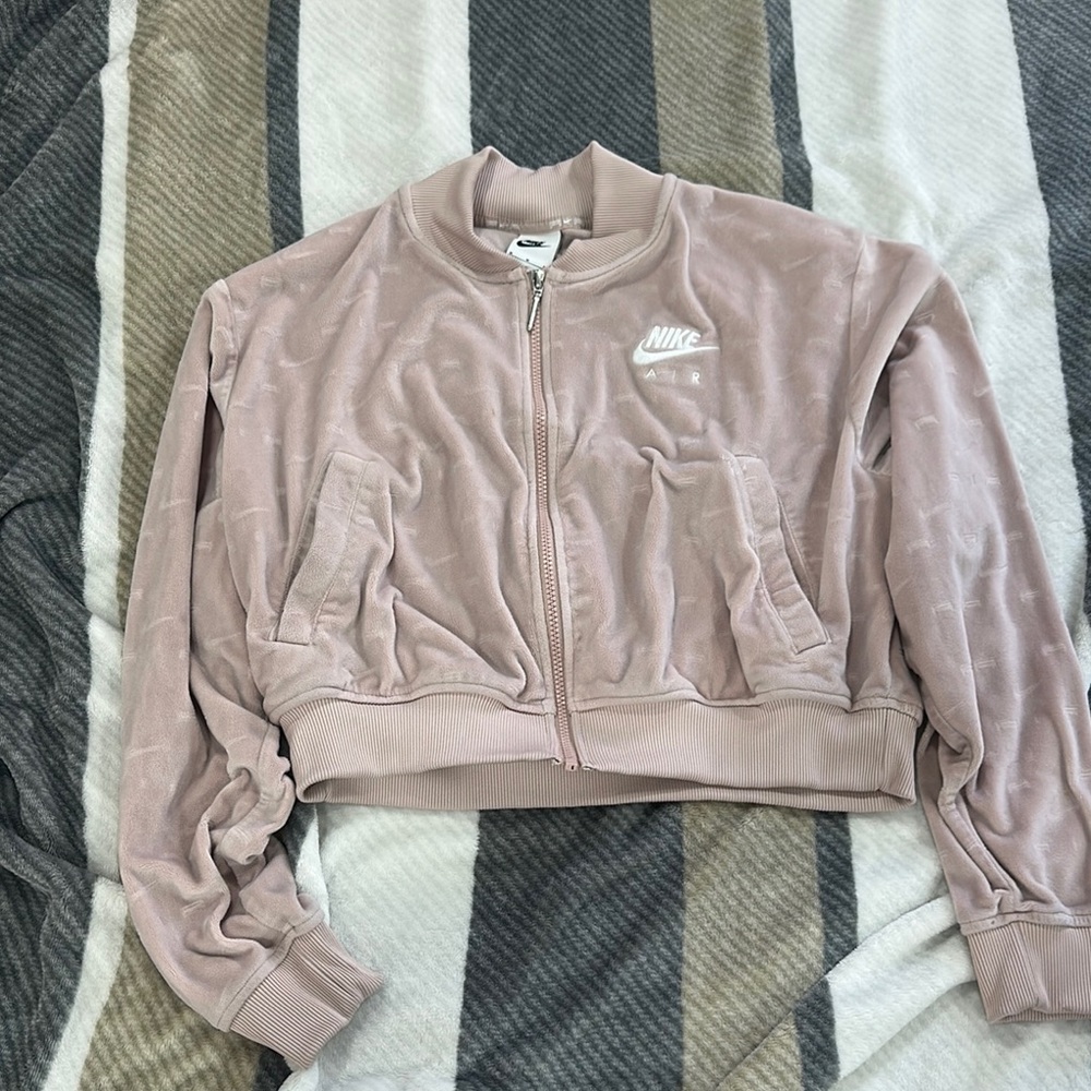 Nike Pink Bomber Jacket with Ribbed Cuffs and Lightweight Design